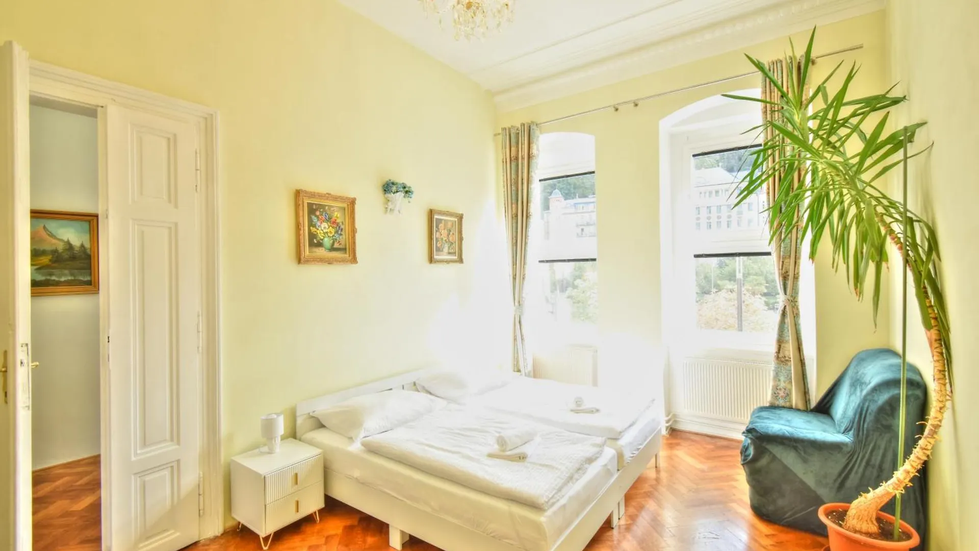 Karlsbad Promenade Apartment  Karlovy Vary